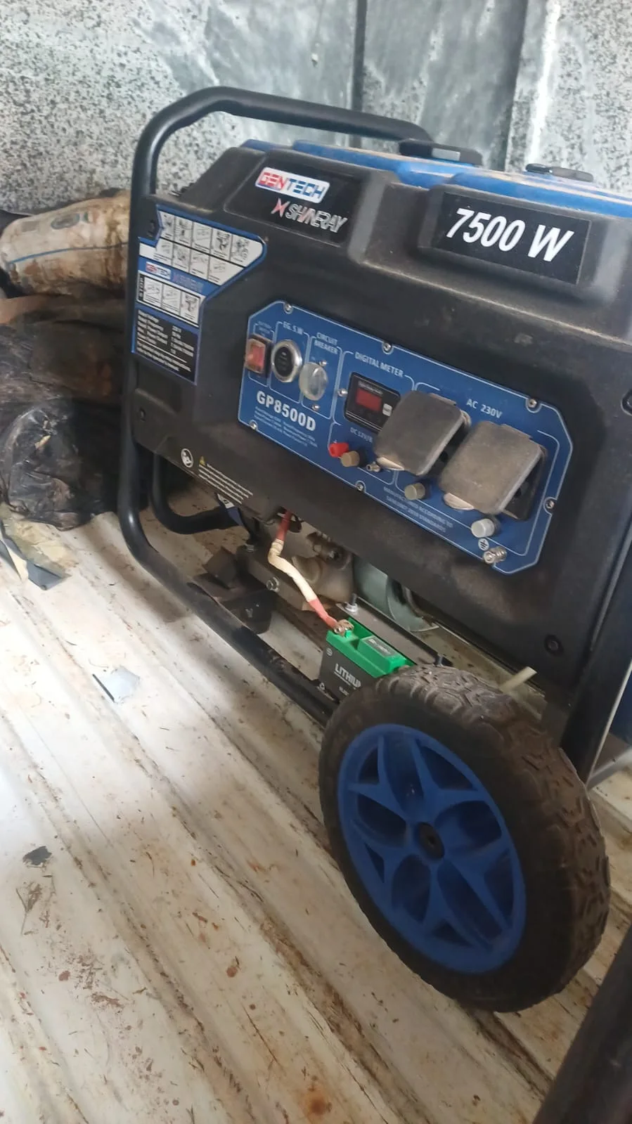 Gentech x Shineray GP8500D 7500 W petrol generator with digital meter and covered 230 V sockets