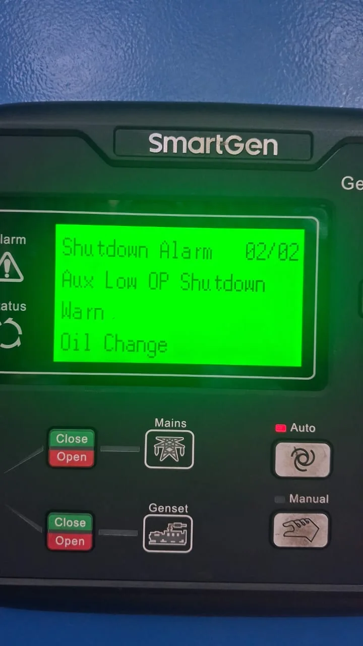 SmartGen controller showing a shutdown alarm for auxiliary low oil pressure and an oil change warning